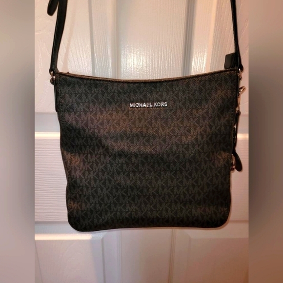 Michael Kors Handbags - Michael Kors Crossbody bag